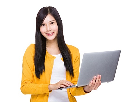 亚洲女性,使用,笔记本电脑