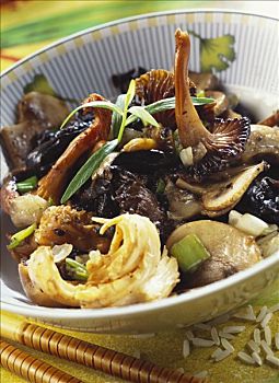 亚洲,蘑菇砂锅
