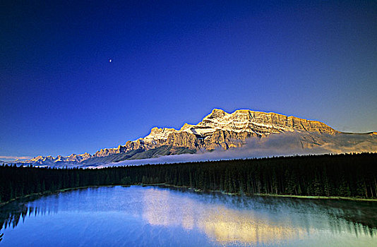 伦多山,日出,班芙国家公园,艾伯塔省,加拿大