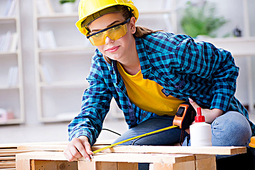 女性,修理工,木匠,切,连接,厚木板,修葺