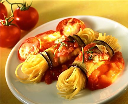 意大利面,茄子,番茄酱
