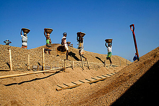 男人,卸载,石头,船,堤岸,河,达卡,孟加拉,十一月,2008年,一个,世界,百分比,人口,美元,白天
