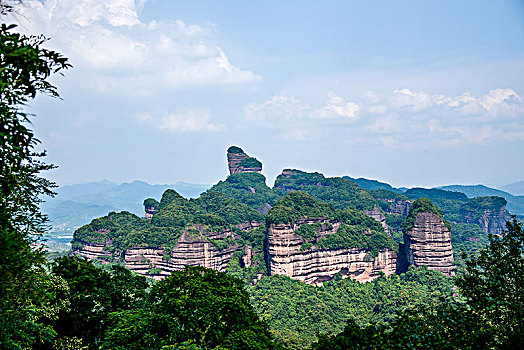 广东韶关丹霞山中国红石公园海螺峰顶俯瞰丹霞山群山
