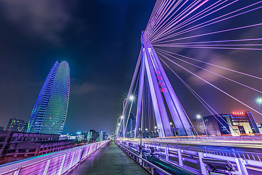 宁波财富中心与外滩大桥夜景