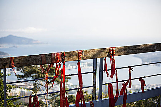 中国传统许愿红丝带