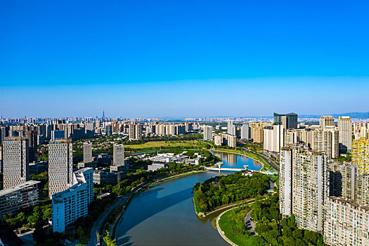 四川省成都市高新区锦江两侧的建筑航拍图