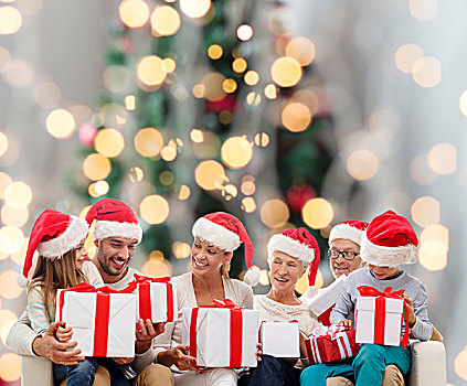 家庭,高兴,休假,人,概念,幸福之家,圣诞老人,帽子,礼盒,坐,沙发,上方,圣诞树,背景