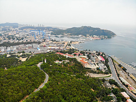 航拍辽宁大连旅顺海岸游园,龙河,老虎尾,黄金山炮台及周边