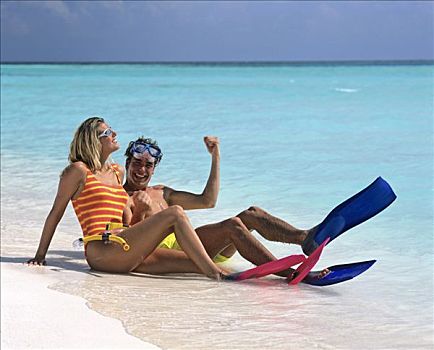 年轻,情侣,潜水,享受,沙滩,度假,马尔代夫,印度洋