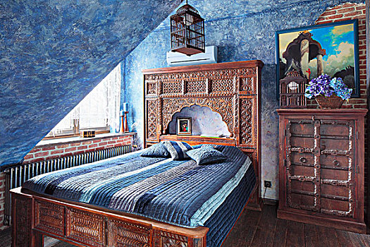 床,雕刻,木框,床头板,阁楼,房间,斑驳,蓝色,墙