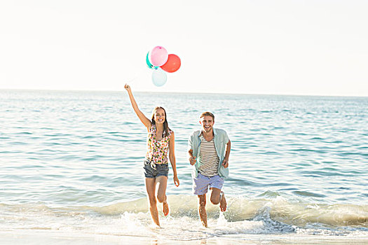 幸福伴侣,沙子,气球,海滩