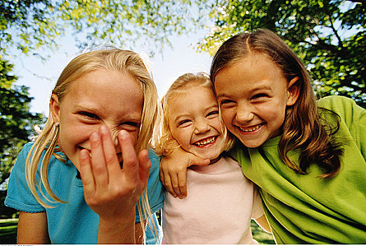 肖像,三个女孩,笑,户外