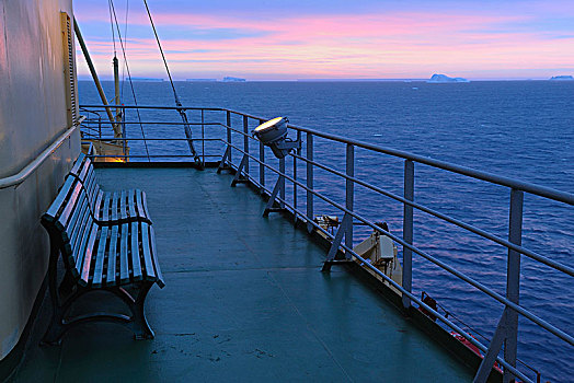 长椅,甲板,破冰船,游船,冰山,远景,日出,雪丘岛,威德尔海,南极半岛,南极