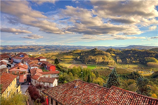 风景,红色,砖瓦,屋顶,小镇,山,草地,美女,暮色天空,秋天,意大利
