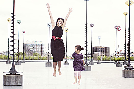 母女,跳跃,正面,雕塑,拉德芳斯,巴黎,法国