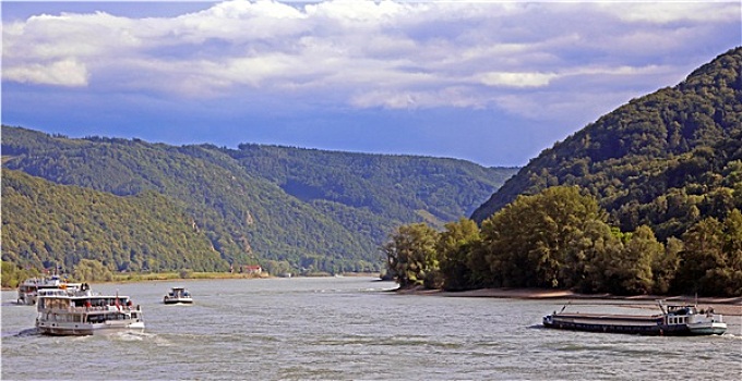 多瑙河,梅克,瓦绍