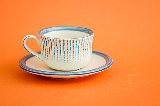 经典,白色,蓝色,咖啡杯,橙色背景