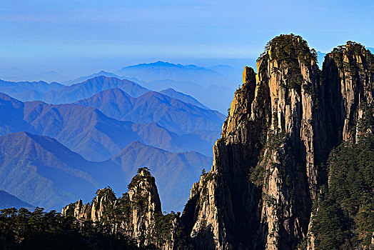 西海大峡谷群峰