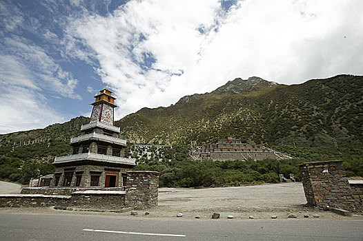 西藏林芝秀巴古堡碉楼