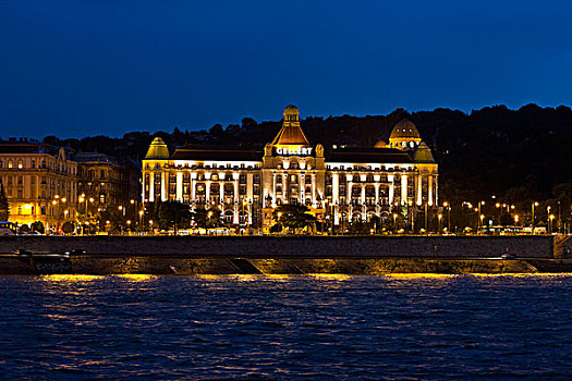 布达佩斯历史悠久的皇家宫殿,匈牙利的美丽景色