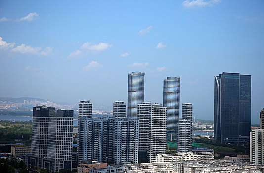 初秋的港城风景宜人,蓝天白云刷爆朋友圈