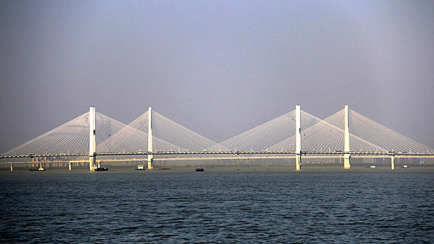 长江上的斜拉桥