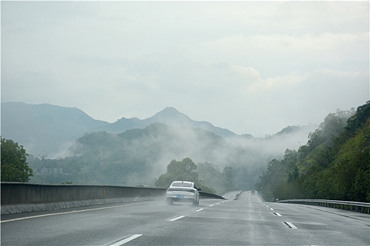云雾高速公路