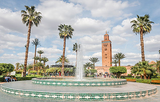 库图比亚清真寺,清真寺,喷泉,棕榈树,玛拉喀什,麦地那,摩洛哥,非洲