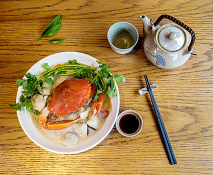 一盘美味的水蟹煲美食