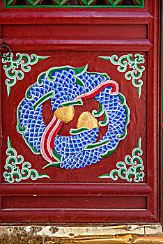 山西忻州市五台山广宗寺寺院殿门双鱼图案