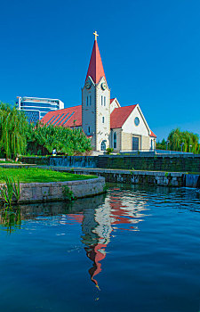 李村河畔的教堂