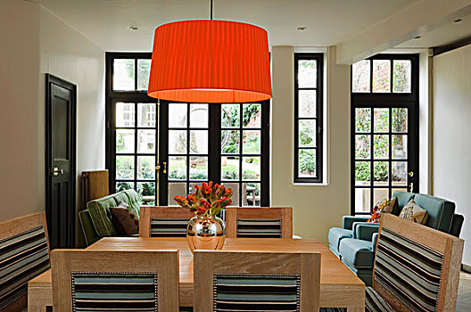 褶皱,橙色,灯罩,高处,灯光,色彩,餐桌,椅子,正面,窗户,黑色,框