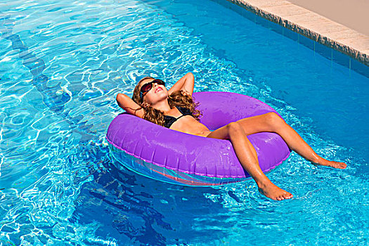 孩子,女孩,放松,紫色,充气游泳池