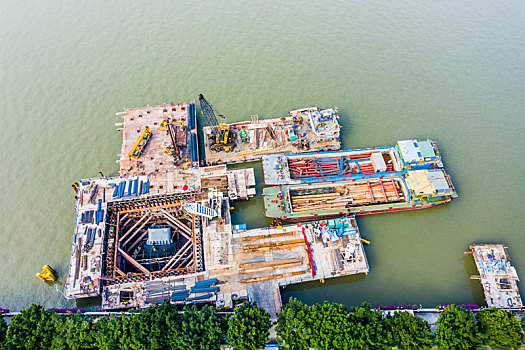 航拍珠江人行景观桥建设工地
