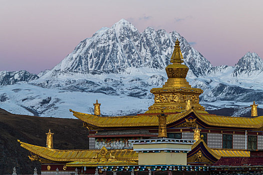 雅拉雪山