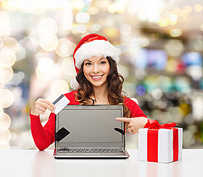 圣诞节,休假,科技,购物,概念,微笑,女人,圣诞老人,帽子,礼盒,信用卡,笔记本电脑,指向,上方,背景