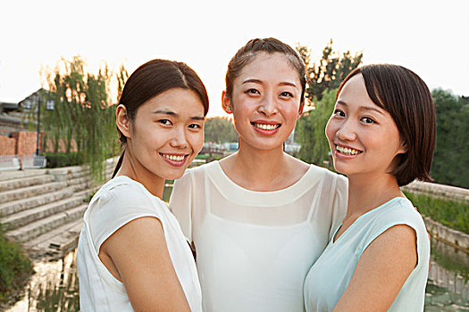 三个女人,年轻,头像