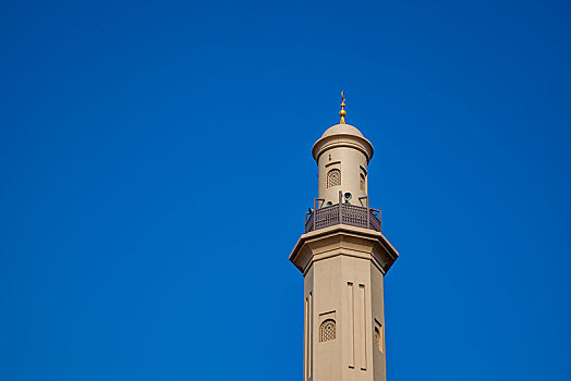 dof迪拜财务部,dof,department,of,finance,dubai,楼群后清真寺尖塔