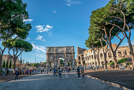 意大利罗马斗兽场和君士坦丁凯旋门