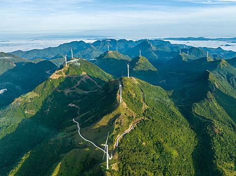 中国广西岑溪市天龙顶山地公园日出云海奇观