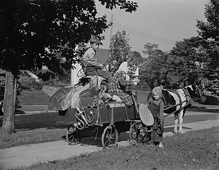 三个孩子,金属废料,小马,手推车,废料,活动,弗吉尼亚,美国,办公室,战争,信息,十月