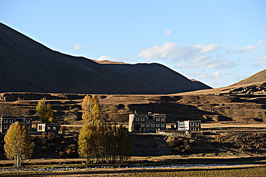 新都桥高尔寺山