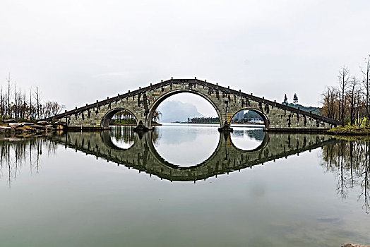 公园景观石拱桥三孔桥