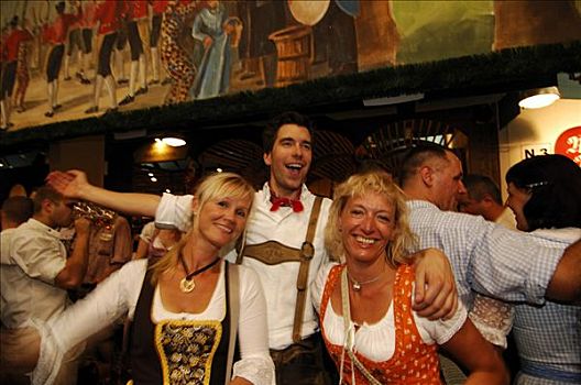 女人,穿,传统服饰,阿尔斯村姑装,跳舞,啤酒帐篷,啤酒,节日,慕尼黑,巴伐利亚,德国,欧洲