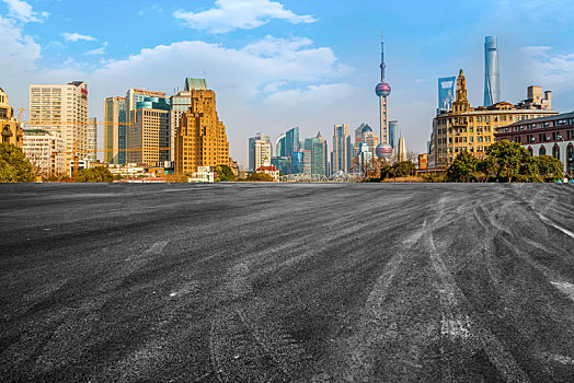 道路交通和上海陆家嘴建筑天际线