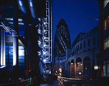 瑞士再保险塔,伦敦,2004年,夜晚