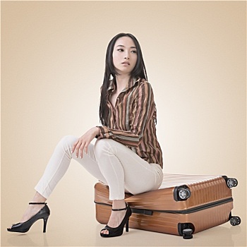 亚洲女性,思考,坐,行李