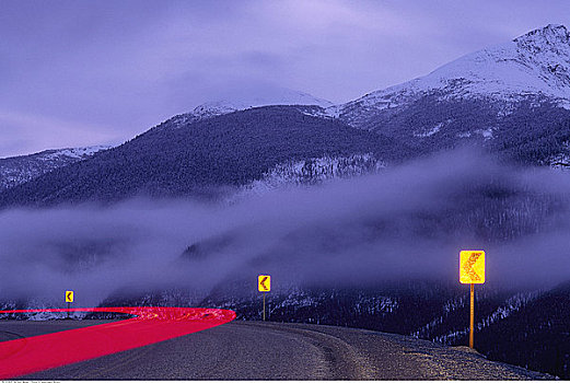 尾灯,公路,湖,省立公园,不列颠哥伦比亚省,加拿大