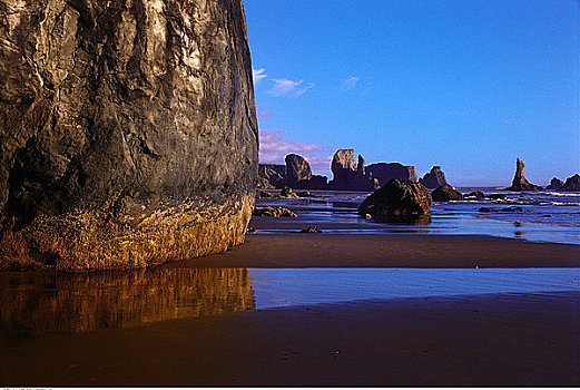 海滩,海浪,岩石构造,班顿海滩,俄勒冈海岸,俄勒冈,美国