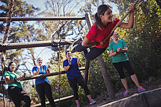 健身,女人,攀登,绳索,障碍训练场,训练,靴子,露营